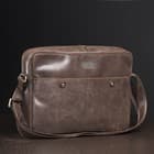 На длинном ремне