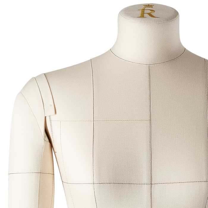 Руки к манекену