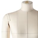 Руки к манекену