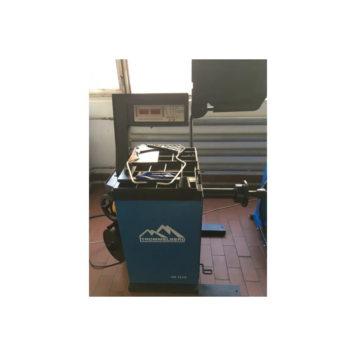 Станок балансировочный TrommelBerg CB1448 CB1448 для колес до 200 кг