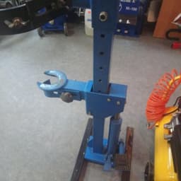 Стяжка пружин TrommelBerg C10301C, гидравлическая, стационарная 210-570 мм