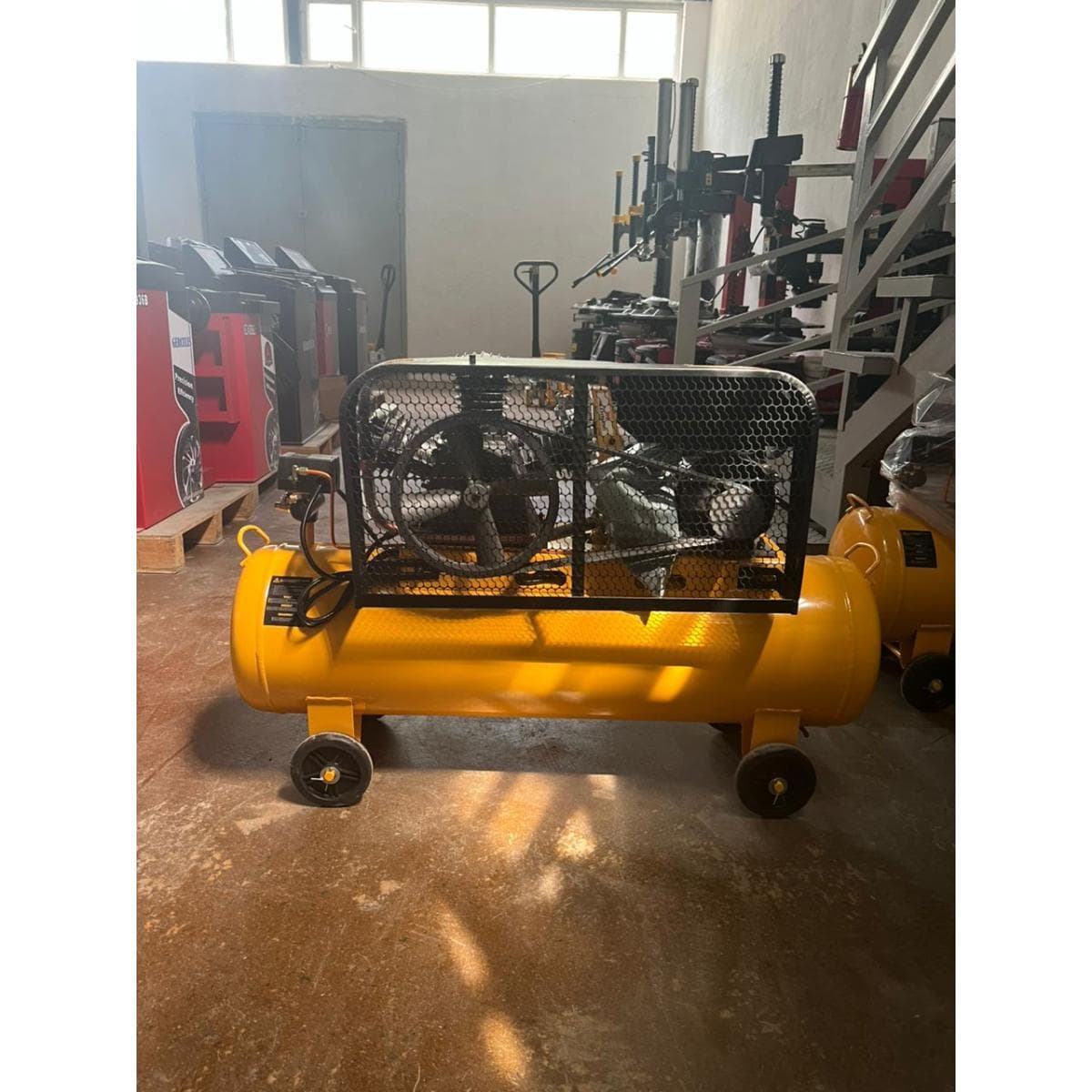 Компрессор UBAY на 100 литров