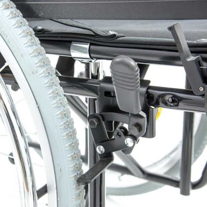 Инвалидная коляска Мега-Оптим FS908AQ (712 N-1), пневматические задние колеса