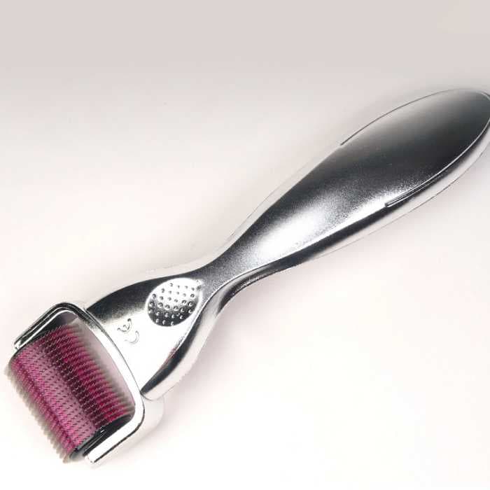 Аппликатор массажный в форме валика (мезороллер) 1200 иголочек (F 0115)