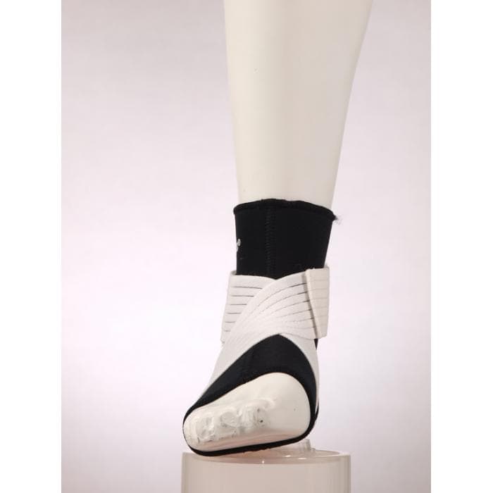 Неопреновый фиксатор голеностопа с дополнительными стяжками FOSTA (F 2223)