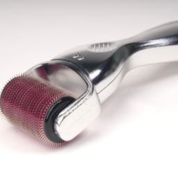 Аппликатор массажный в форме валика (мезороллер) 1200 иголочек (F 0115)