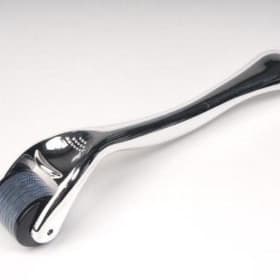 Аппликатор массажный в форме валика (мезороллер) 540 иголочек (F 0114)