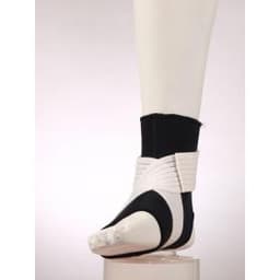 Неопреновый фиксатор голеностопа с дополнительными стяжками FOSTA (F 2223)