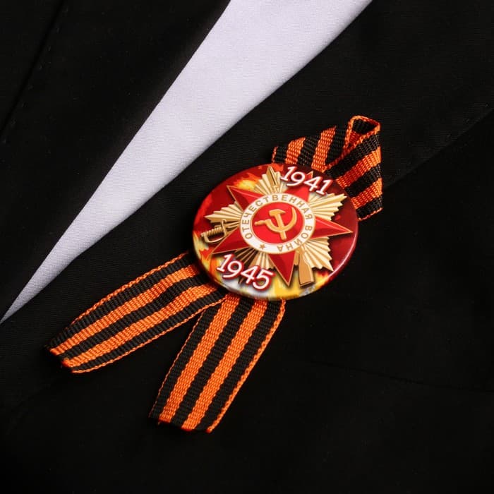 Значок на подложке с лентой "Отечественная война" орден
