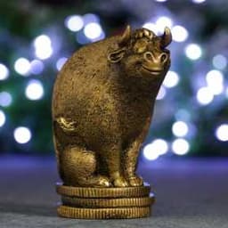 Копилка "Символ года: Бык на монетах" золотой, 9х6,5х11см