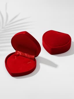 Футляр под набор украшений «Сердце», бархатный, 9×8.5 см, красный