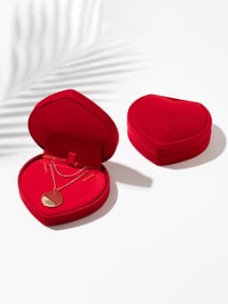 Футляр под набор украшений «Сердце», бархатный, 9×8.5 см, красный