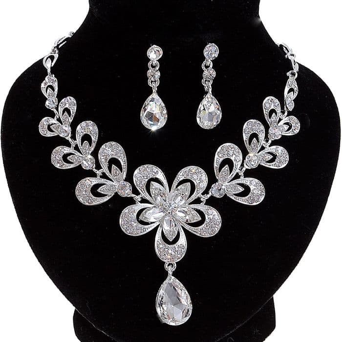 Набор 2 предмета: серьги, колье, цветок, белый в серебре, 45 см