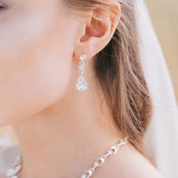 Набор 2 предмета: серьги, колье, цветок, белый в серебре, 45 см