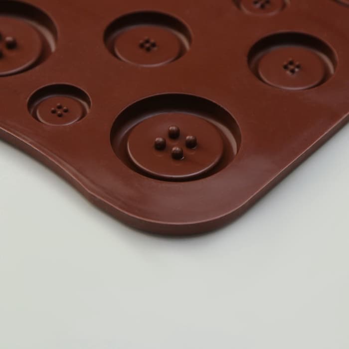 Форма для шоколада Доляна «Пуговки», силикон, 20.5×10 см, 19 ячеек, коричневая