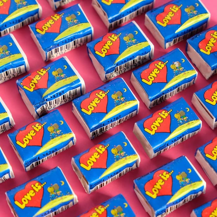 Жевательная резинка Love is «Банан и клубника», 4.2 г