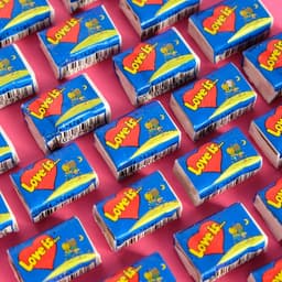 Жевательная резинка Love is «Банан и клубника», 4.2 г