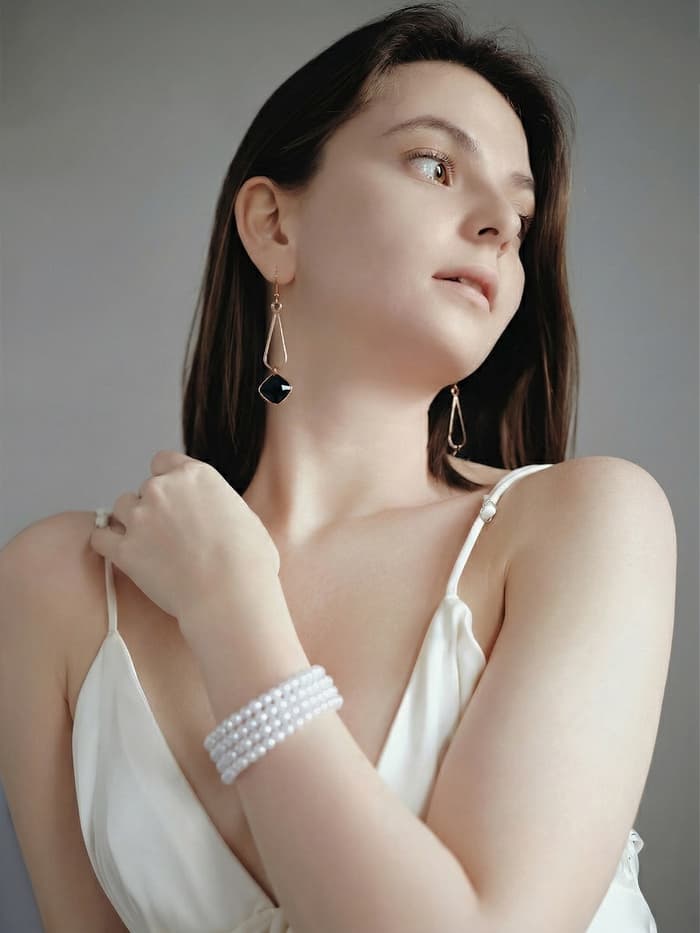 Серьги висячие со стразами «Капля с ромбом», цвет чёрный в розовом золоте, 7.2 см