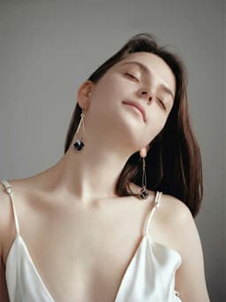 Серьги висячие со стразами «Капля с ромбом», цвет чёрный в розовом золоте, 7.2 см