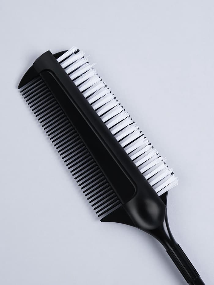 Расчёска для окрашивания, с хвостиком, 23×4 (±1) см, чёрная