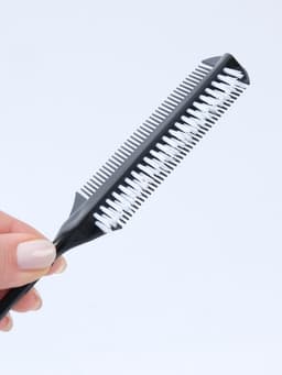 Расчёска для окрашивания, с хвостиком, 23×4 (±1) см, чёрная