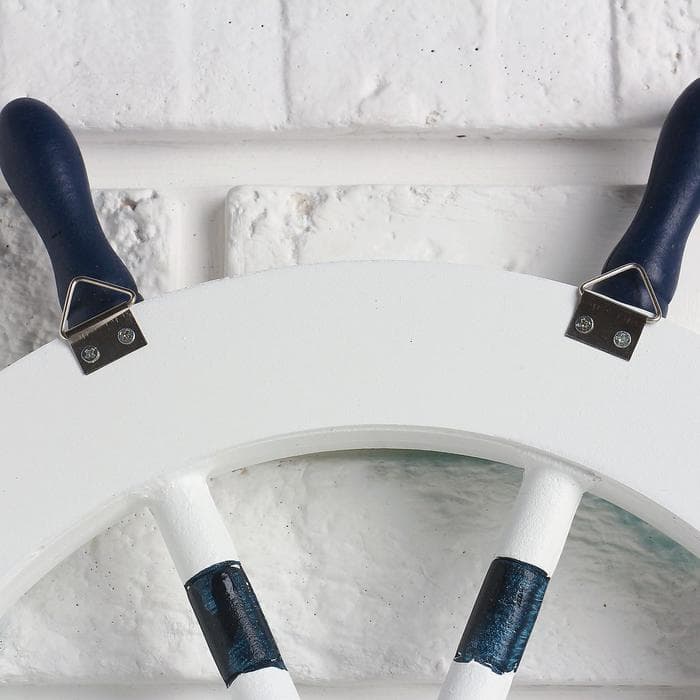 Вешалка настенная «Штурвал», крючки декоративные, 3 крючка на панно, бело-синяя, 45×28×5 см