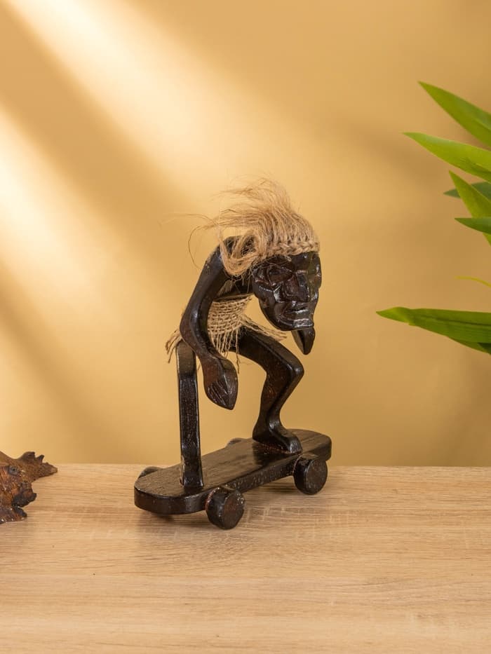 Сувенир «Абориген на скейте», 20 см, дерево
