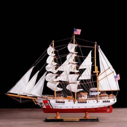 Сувенирная модель корабля «Проводник», 3 мачты, белый борт, чёрная подставка, белые паруса