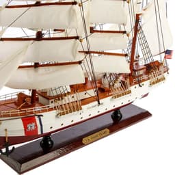 Сувенирная модель корабля «Проводник», 3 мачты, белый борт, чёрная подставка, белые паруса