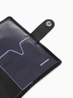 Обложка для паспорта на кнопке, натуральная кожа, чёрная