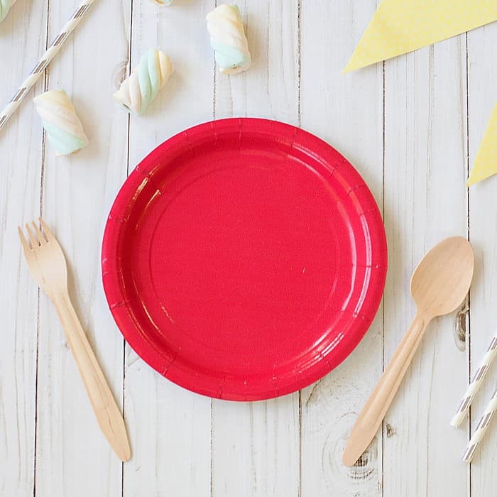 Тарелка одноразовая бумажная однотонная, красная, 18 см