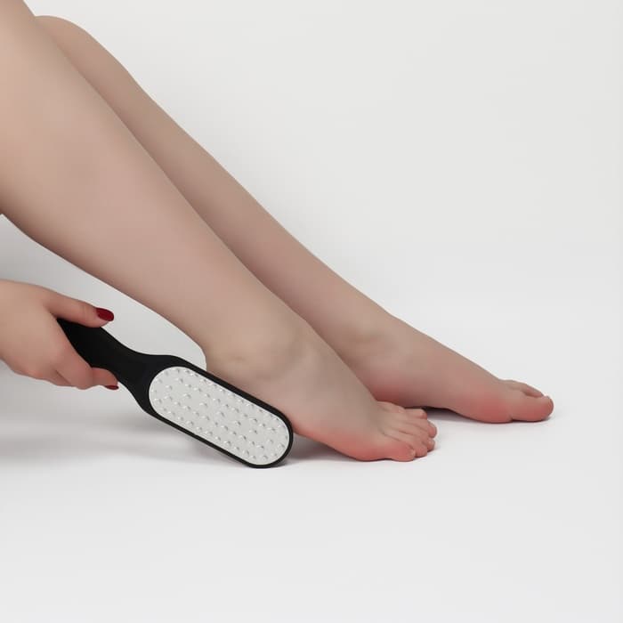 Пилка для пяток, лазерная, двусторонняя, прорезиненная ручка, 25.5 см, чёрная