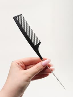 Расчёска антистатическая, 22×3(±1) см, с металлическим хвостиком, карбон, чёрная