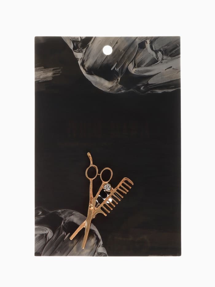 Брошь «Парикмахер», белая в золоте