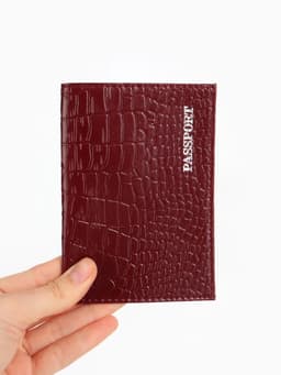 Обложка для паспорта, фактура крокодил, тиснение фольгой, бордовая