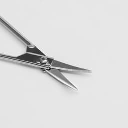 Ножницы маникюрные QF, для кутикулы, загнутые, узкие, 9 см