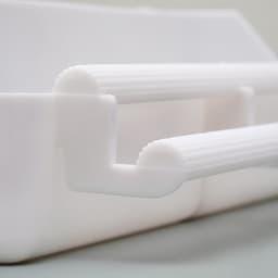 Кормушка для птиц, 21×5.8×5.6 см, с жёрдочкой для любых клеток, пластик, белая