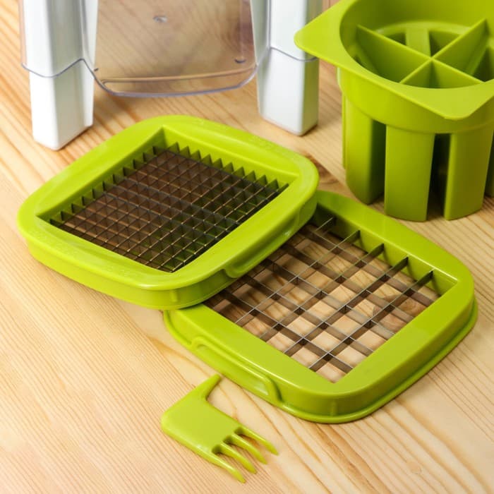 Овощерезка универсальная с контейнером Доляна Fresh Cook, 3 сменные насадки и пушер, 14.5×14.5×21 см, бело-зелёная