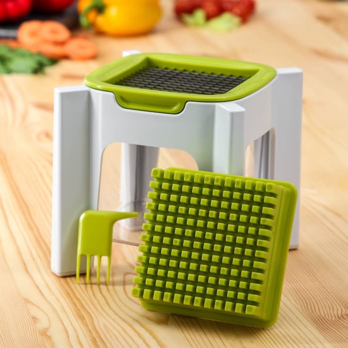 Овощерезка универсальная с контейнером Доляна Fresh Cook, 3 сменные насадки и пушер, 14.5×14.5×21 см, бело-зелёная
