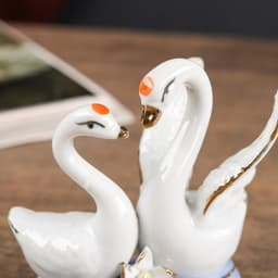 Фигурка керамика под фарфор «2 лебедя», 8×7 см
