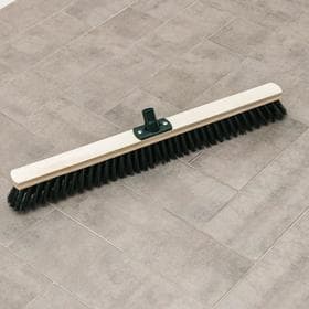Щётка для подметания пола «Метро», 70×5 см, усиленный угловой резьбовой держатель