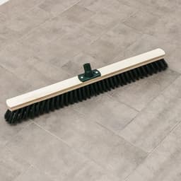 Щётка для подметания пола «Метро», 70×5 см, усиленный угловой резьбовой держатель