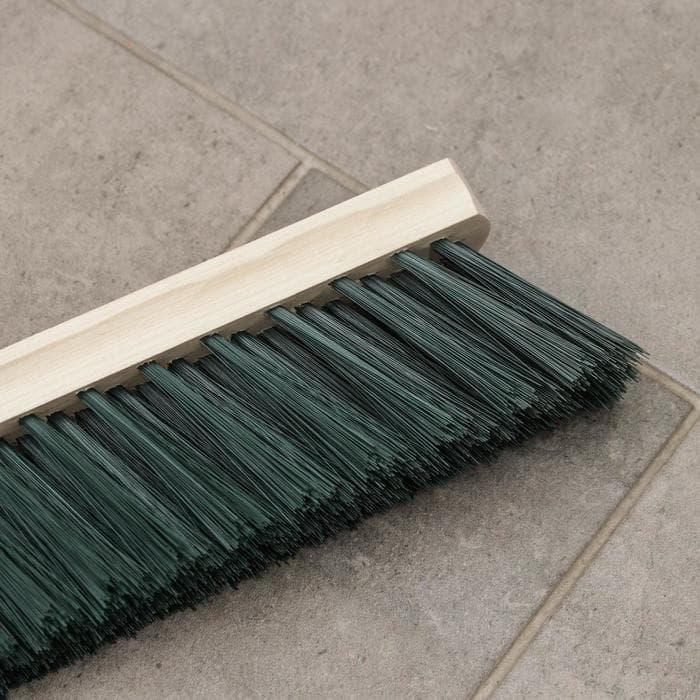 Щётка для подметания пола «Метро», 70×5 см, усиленный угловой резьбовой держатель