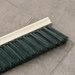 Щётка для подметания пола «Метро», 70×5 см, усиленный угловой резьбовой держатель