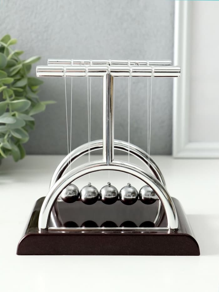 Маятник настольный антистресс «Шары техно: квадрат столбик», 13.5×13.5×11.5 см