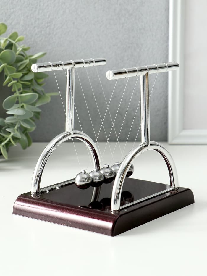 Маятник настольный антистресс «Шары техно: квадрат столбик», 13.5×13.5×11.5 см