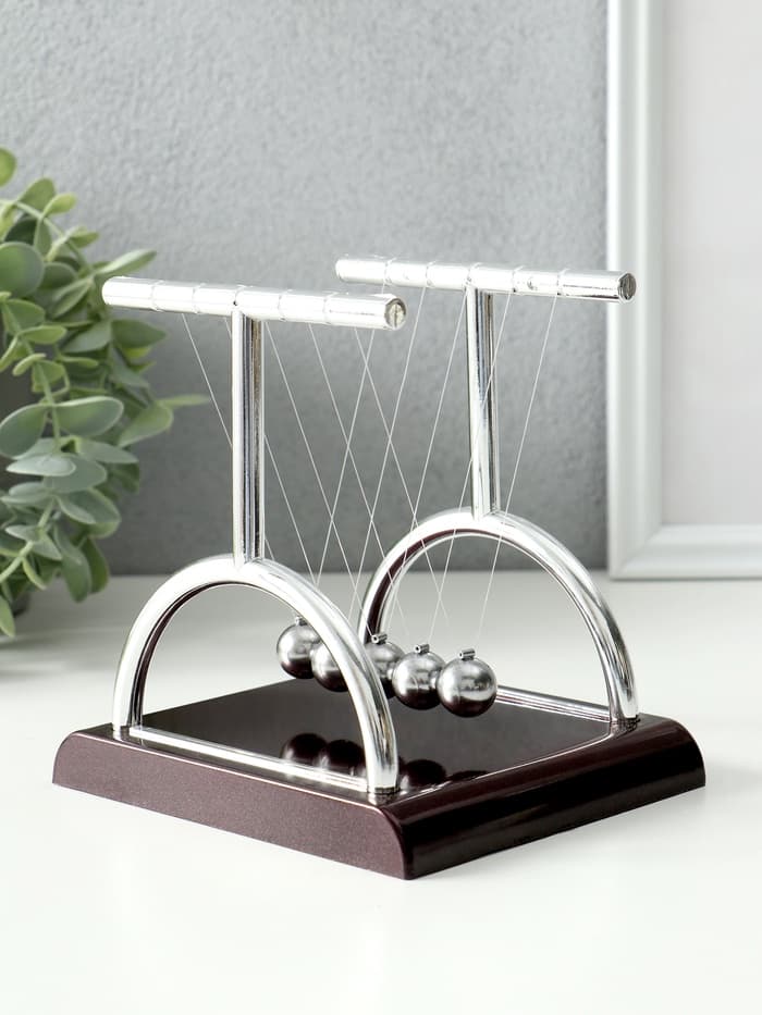 Маятник настольный антистресс «Шары техно: квадрат столбик», 13.5×13.5×11.5 см