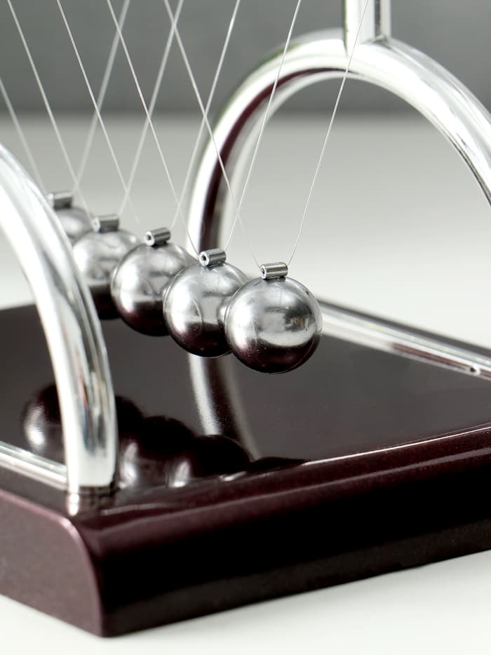 Маятник настольный антистресс «Шары техно: квадрат столбик», 13.5×13.5×11.5 см