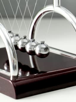 Маятник настольный антистресс «Шары техно: квадрат столбик», 13.5×13.5×11.5 см