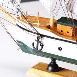 Сувенирная модель корабля «Мортан», борта белые, 33×31×5 см